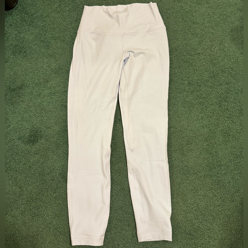 Women’s Lululemon Blue 25’ Align Leggings. Size 6